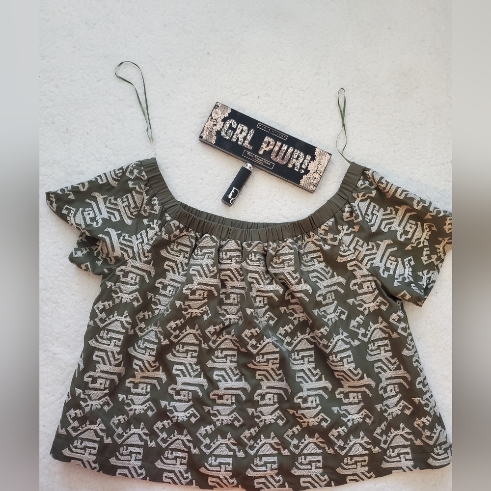 Skies Are‎ Blue Women  L Green Allover Tribal Embroidery Lined Top